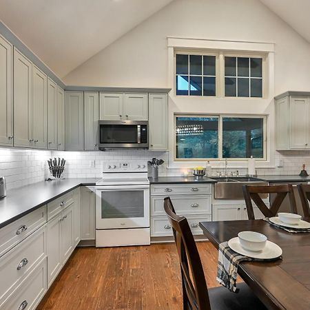 The Cove Retreat- Hot Tub/Screened Porch/Game Room Lake Lure Exteriör bild