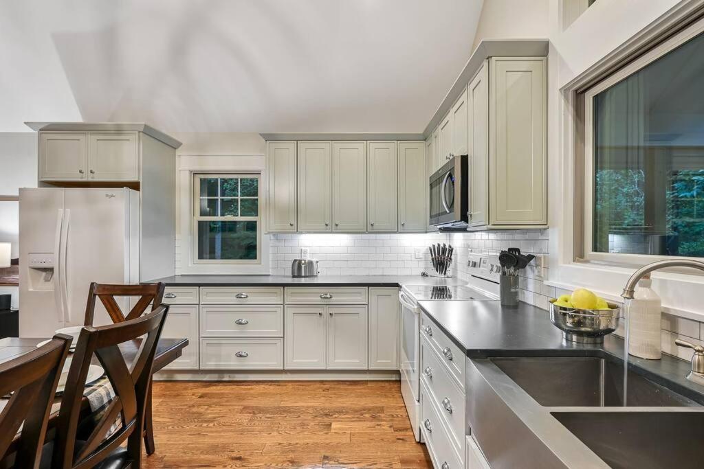 The Cove Retreat- Hot Tub/Screened Porch/Game Room Lake Lure Exteriör bild